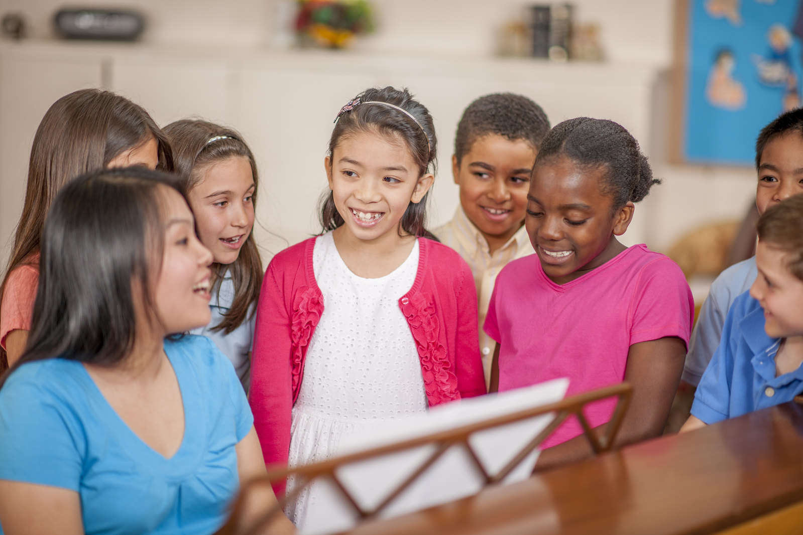 kids at piano